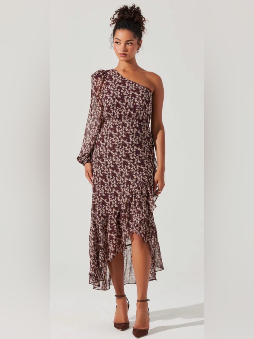 Astr the Label One-Shoulder Burgundy Floral Maxi Dress
EXCELLENT CONDITION